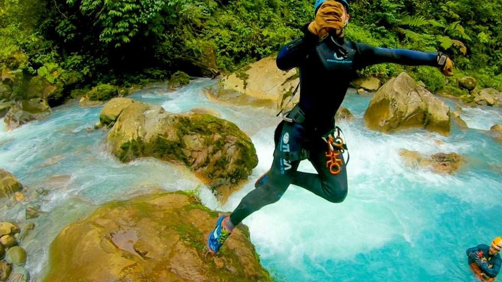 costa rica cliff jumping